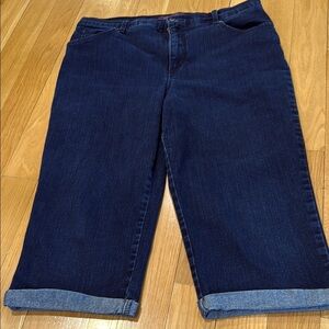 Gloria Vanderbilt women’s Amanda Capri jeans  size 14 .